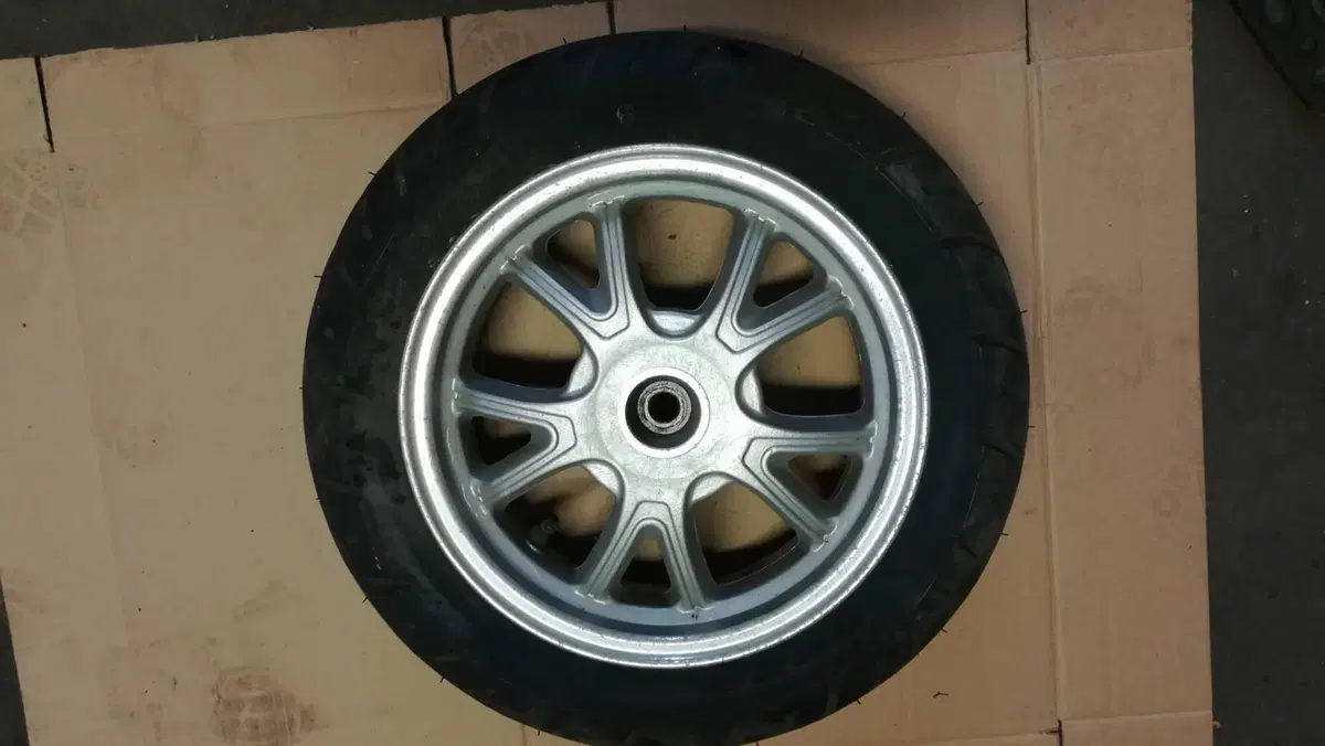 Ruota posteriore MT 3.5x12 tubelesse Garelli Tiess (6)