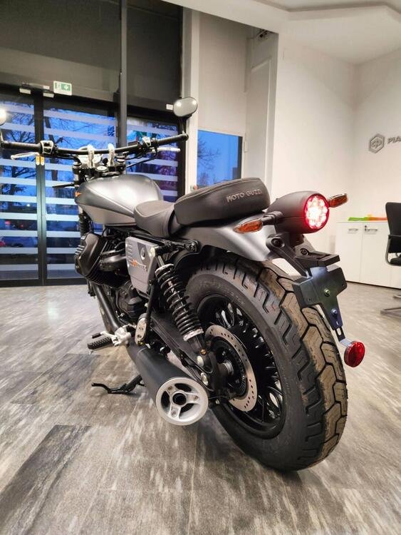 Moto Guzzi V9 Bobber Special Edition (2023 - 24) (2)