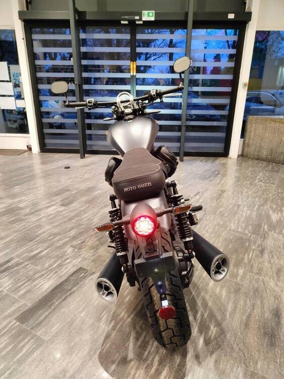 Moto Guzzi V9 Bobber Special Edition (2023 - 24) (3)