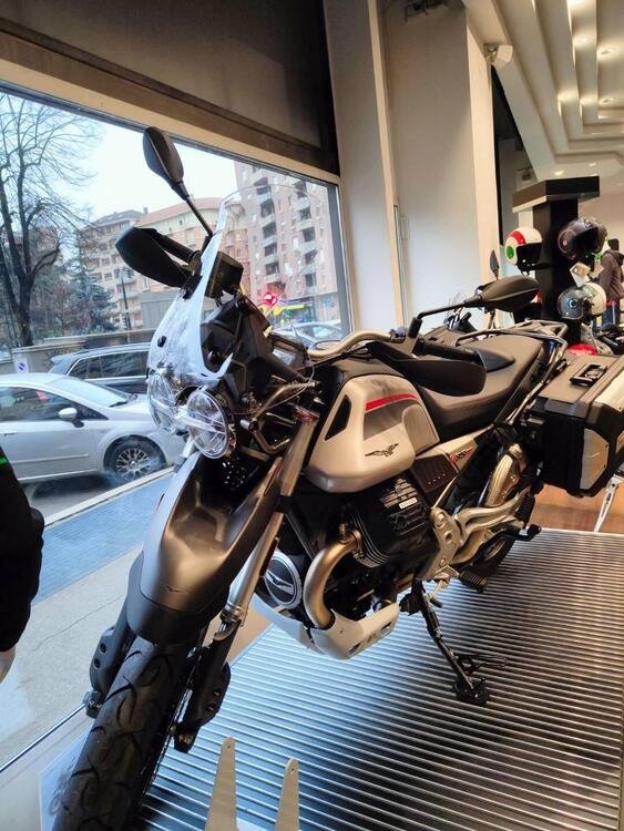 Moto Guzzi V85 TT Travel (2021 - 23) (4)