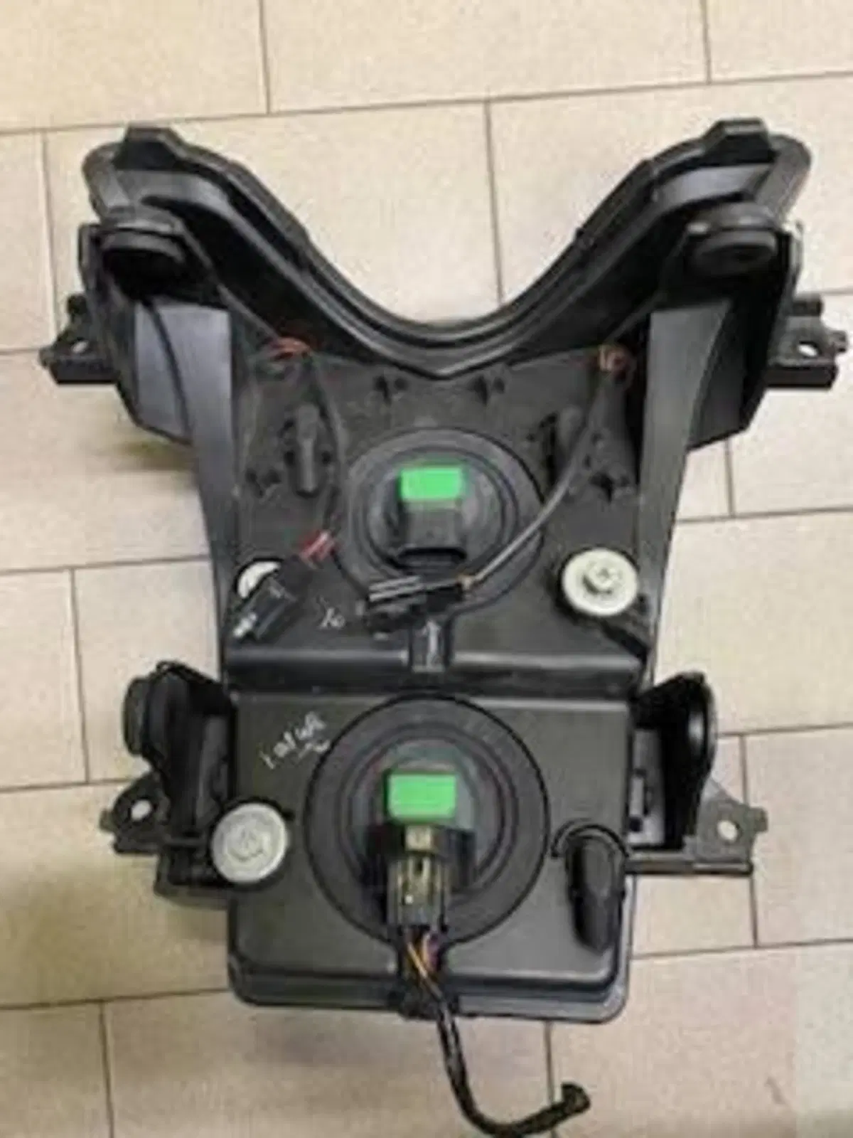 fanale anteriore Kawasaki ER650-dbf bianco 3500401 (2)