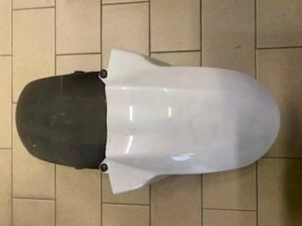 PARAFANGO ANTERIORE COMPLETO DI SEMIPARAF. BIANCO Kawasaki