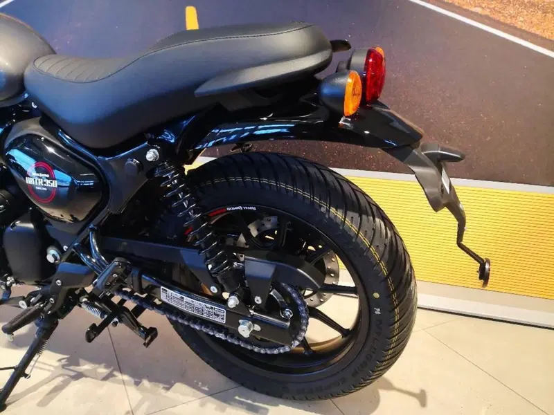 Royal Enfield HNTR 350 (2022 - 26) (8)