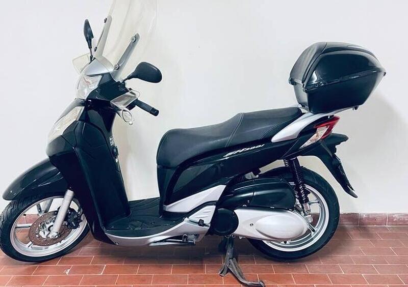 Honda SH 300i 2019 prezzo, informazioni tecniche, foto e video 