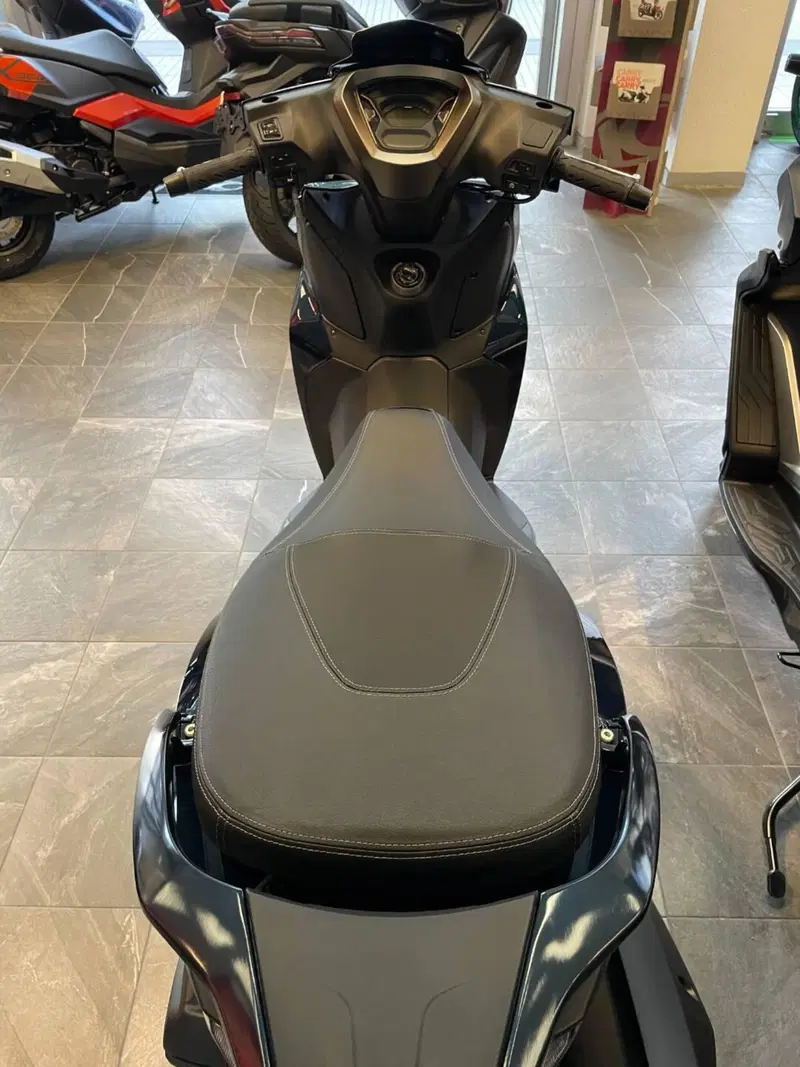 Kymco Agility 300i (2021 - 25) (4)