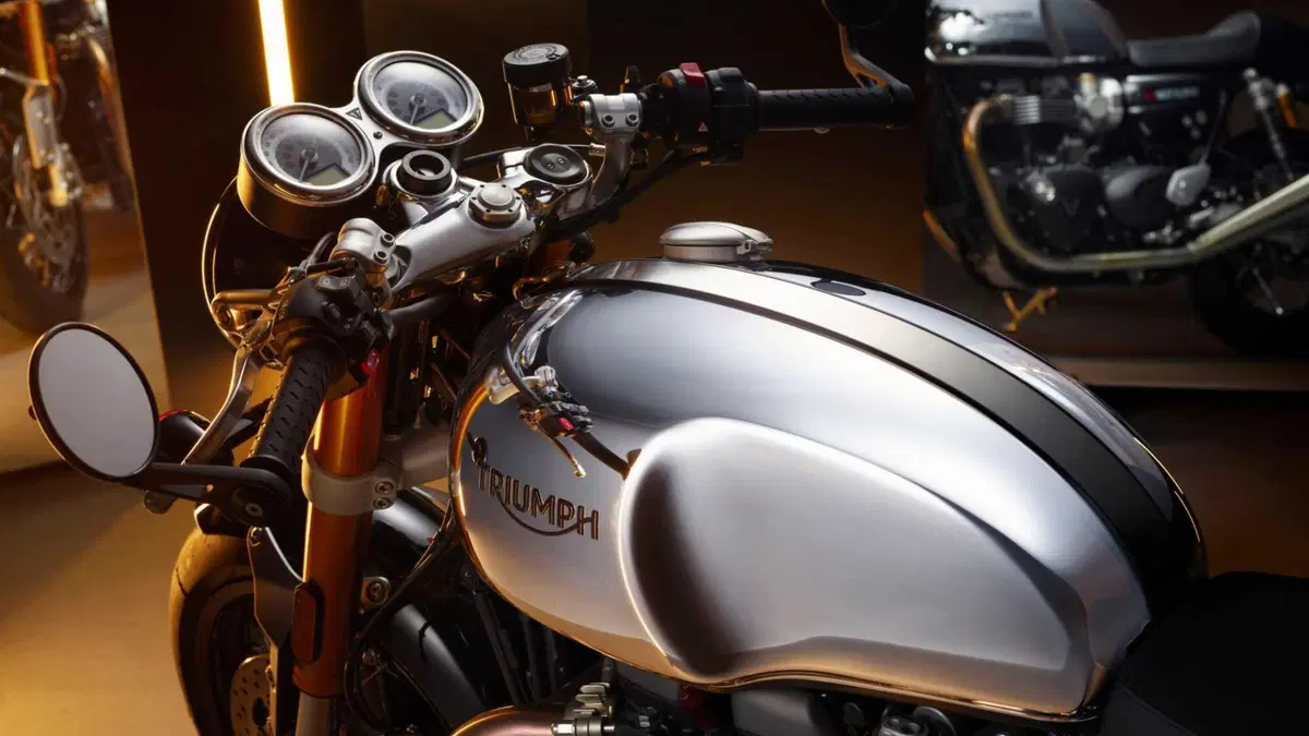 Triumph Thruxton 1200 Thruxton RS Chrome Edition (2023) (10)