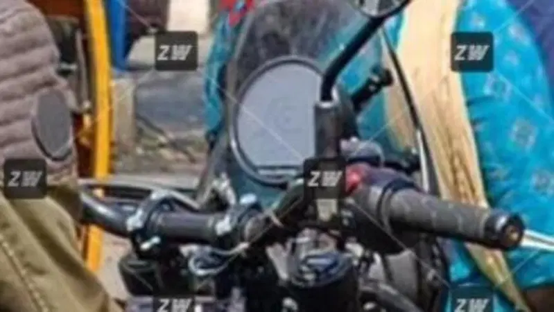 Ecco un'altra foto spia della futura Himalayan 450