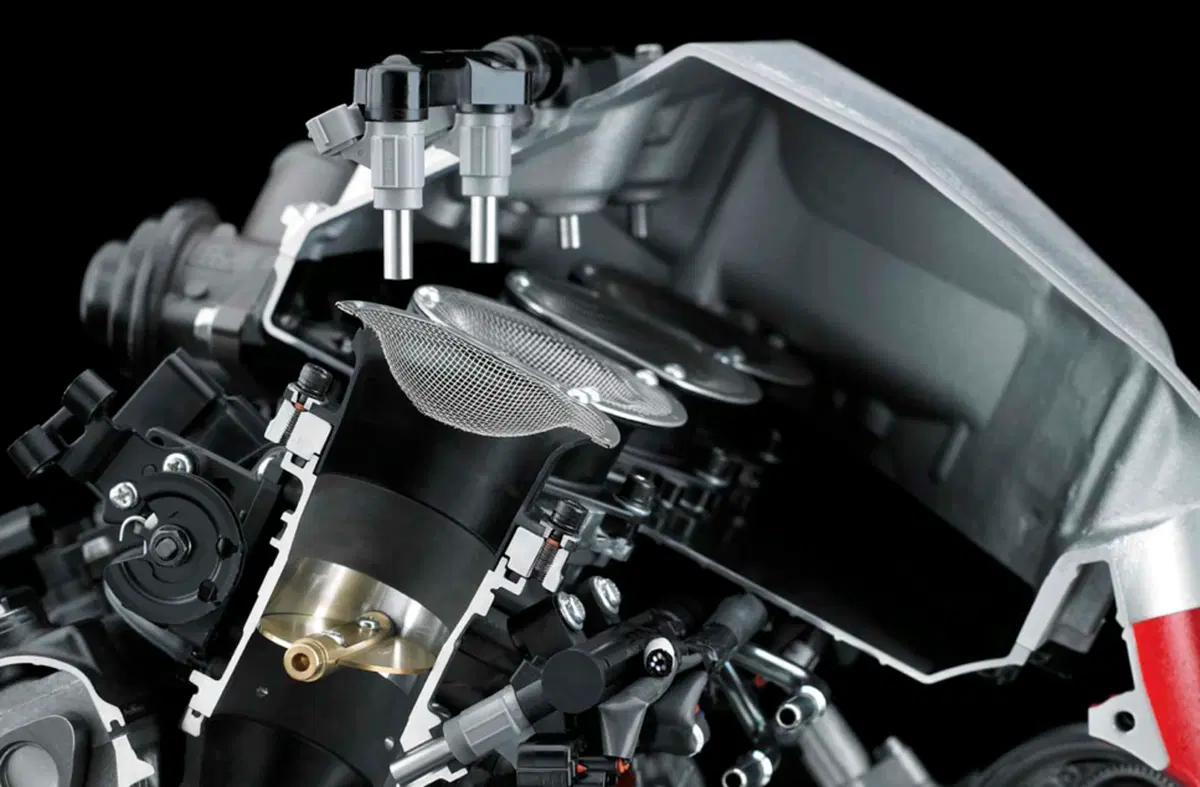 Massimo Clarke: “Kawasaki H2R: The ultimate motorcycle?  Ovvero, Una moto esagerata!” (4)