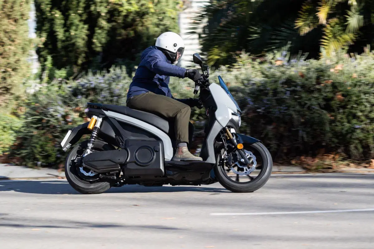Seat Mò 125 Performance il nostro test [VIDEO e GALLERY] (10)