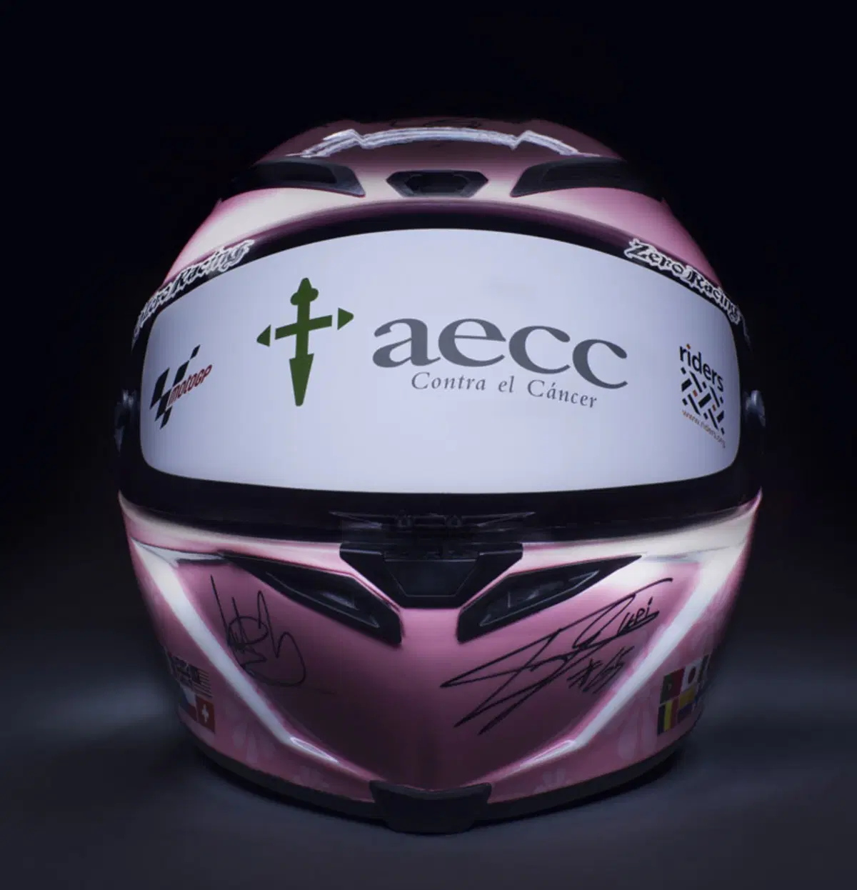 “Stop Cancer”, il casco autografato da 12 campioni, ha raccolto 254.000 euro (4)