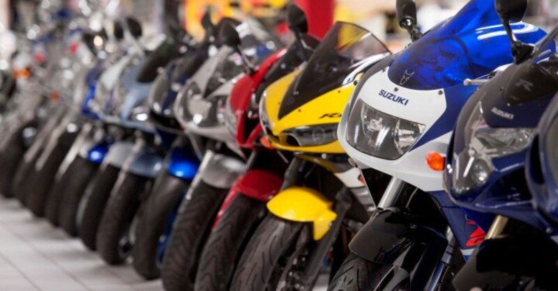 Mercato usato moto: pi&ugrave; passaggi di propriet&agrave; e meno radiazioni