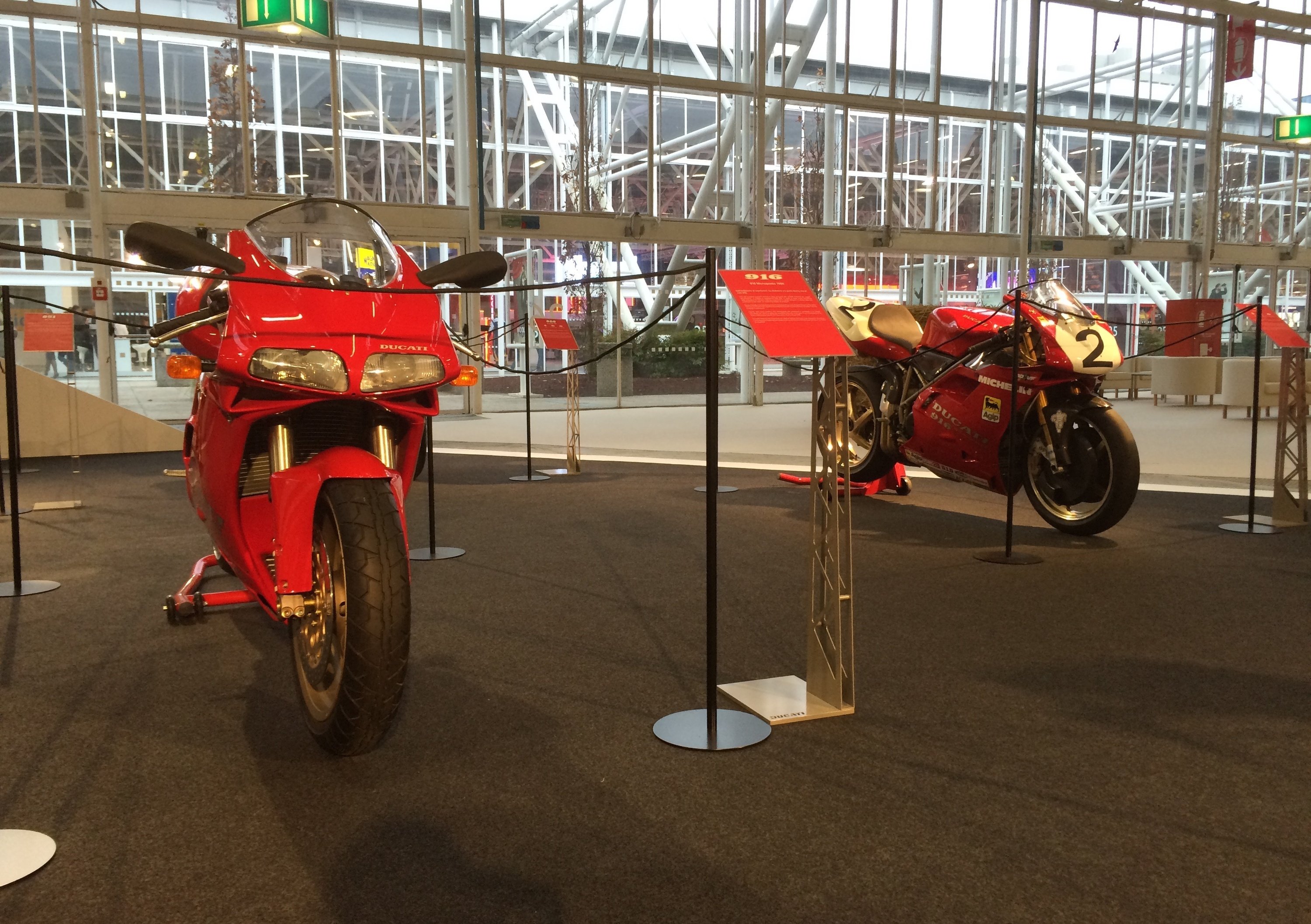 Le moto al Motor Show: Ducati Superbike e caf&eacute; racer special