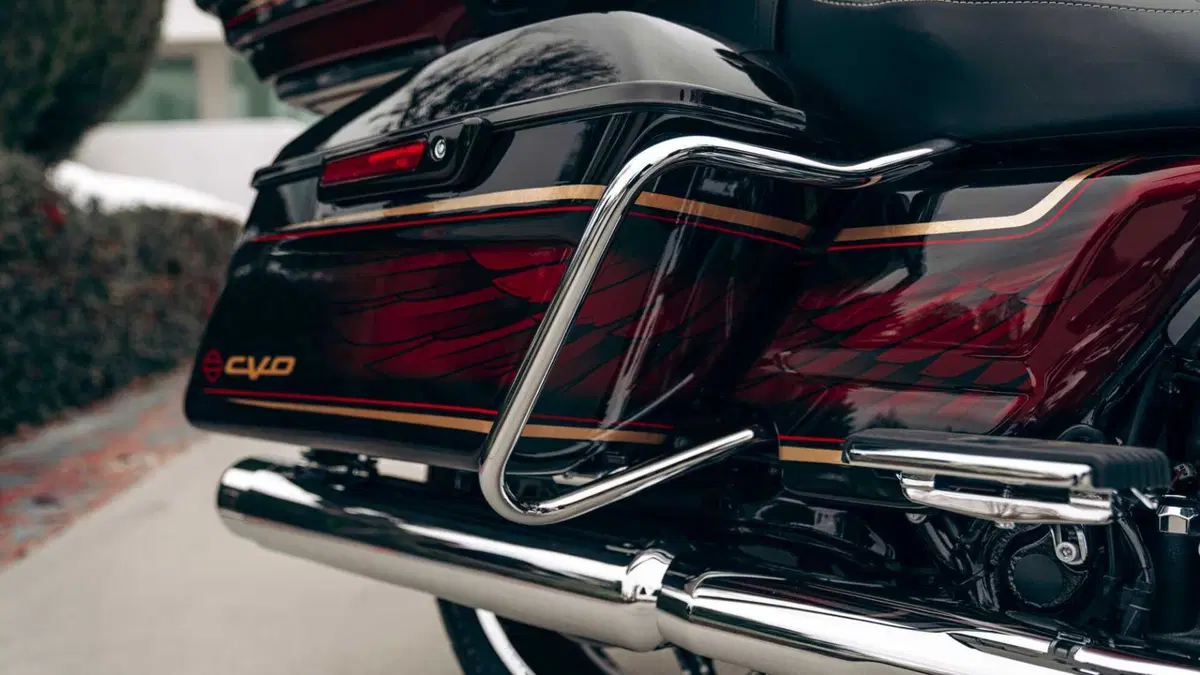 Harley-Davidson CVO - Custom Vehicle Operations CVO Road Glide Limited Anniversary (2023) (5)