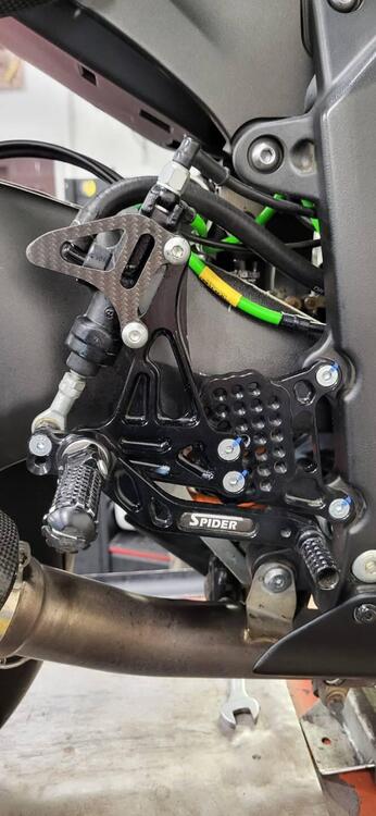 Pedane regolabili Spider per Kawasaki Ninja 636 ZX Spider Racing (3)