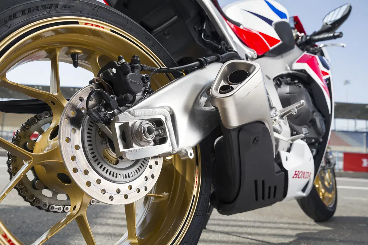 Honda CBR 1000 RR CBR 1000 RR Fireblade SP (2014 - 16) (11)