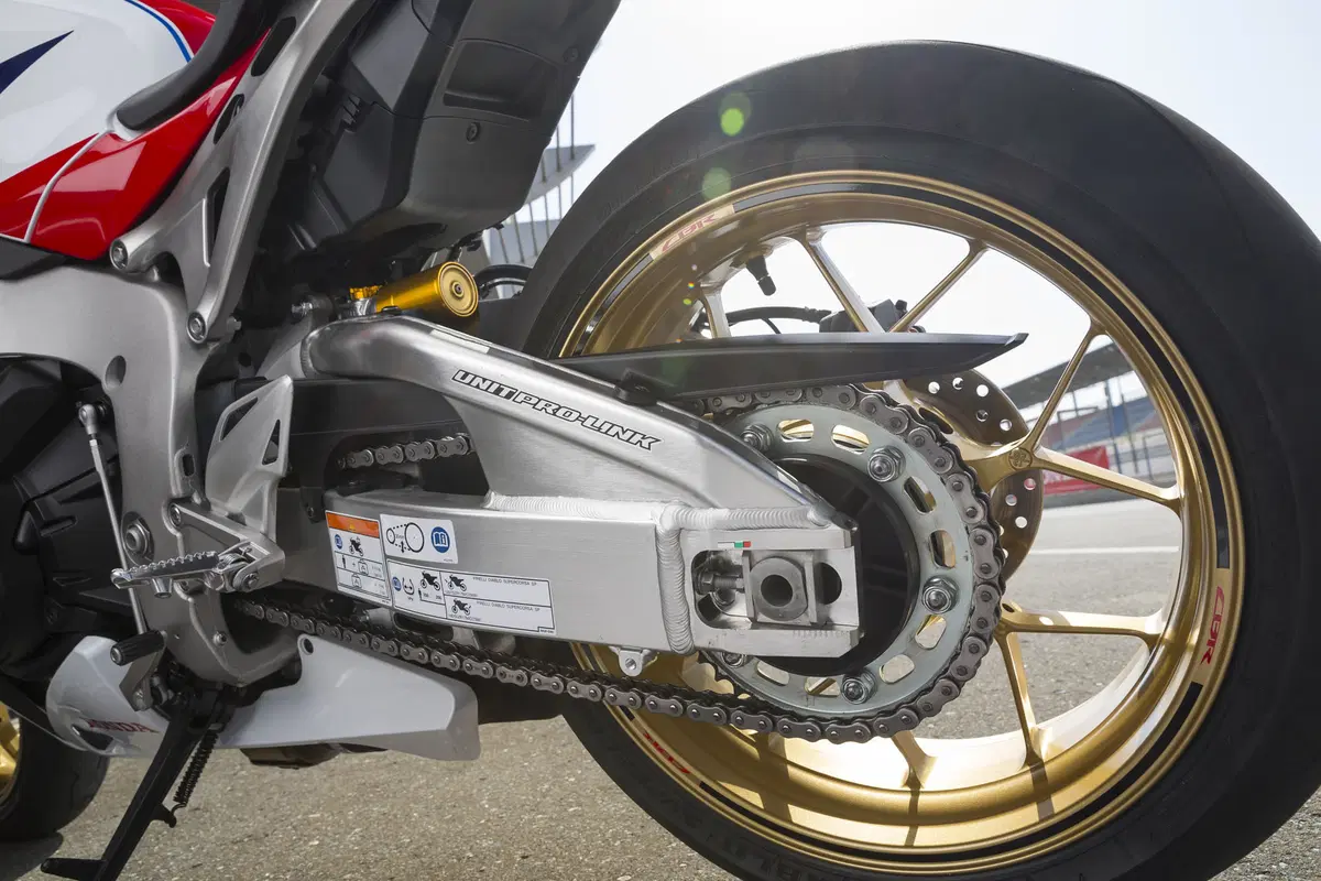 Honda CBR 1000 RR CBR 1000 RR Fireblade SP (2014 - 16) (12)