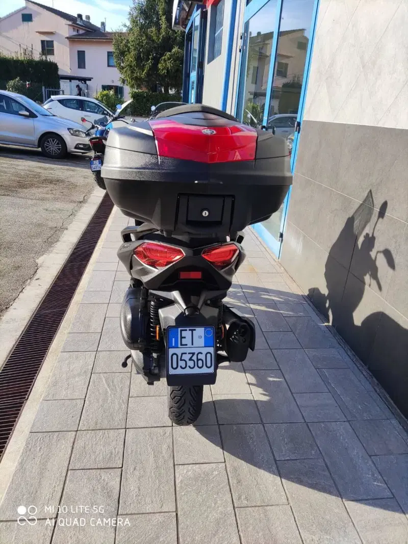Yamaha X-Max 300 Tech Max (2020) (3)