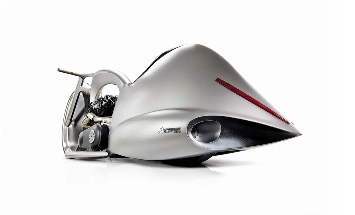 Akrapovic Full Moon, Concept di stile (4)