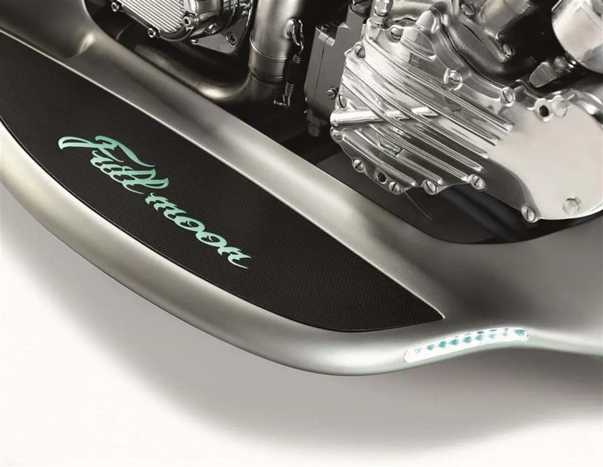 Akrapovic Full Moon, Concept di stile (6)