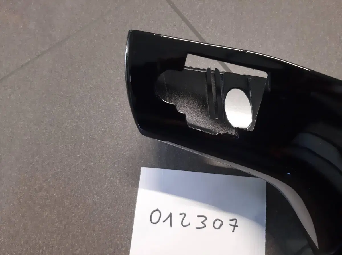 COPRIMANUBRIO ANTERIORE VESPA GTS 250/300 (2)