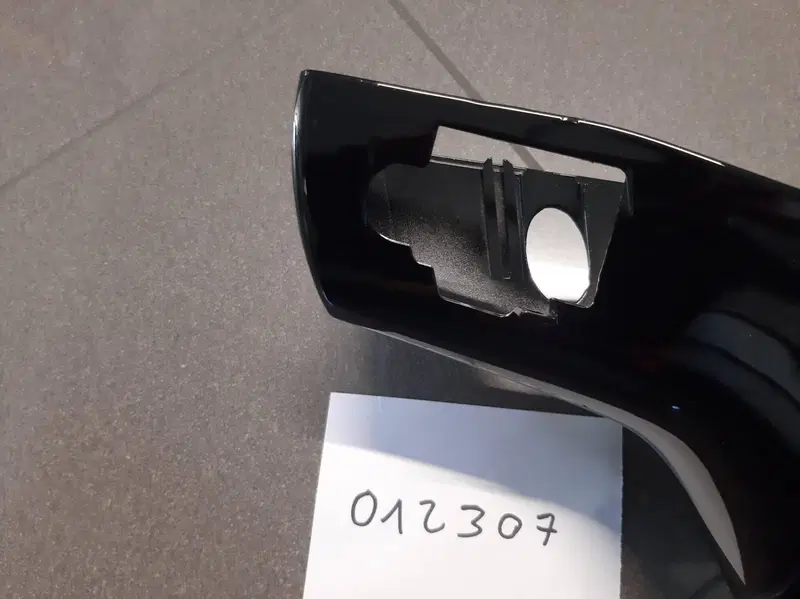 COPRIMANUBRIO ANTERIORE VESPA GTS 250/300 (2)