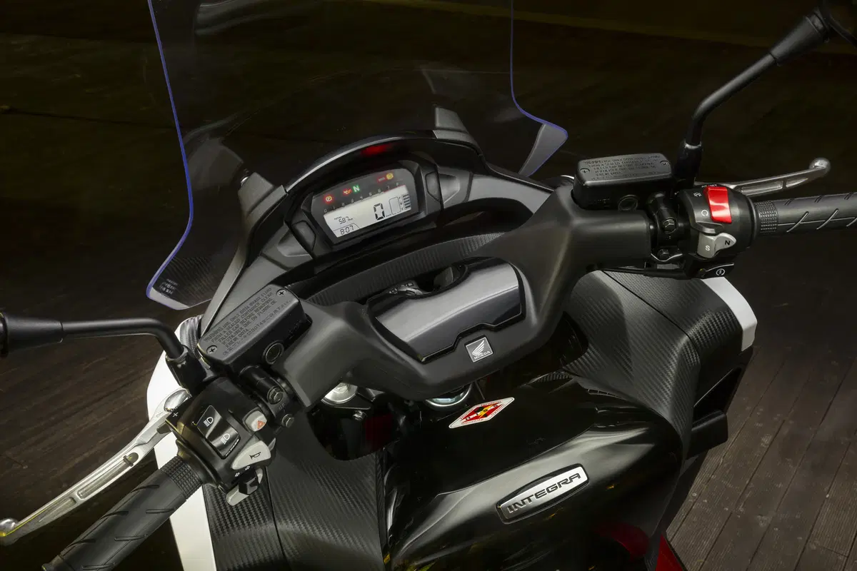 Honda Integra Integra 750 DCT ABS (2014 - 15) (14)