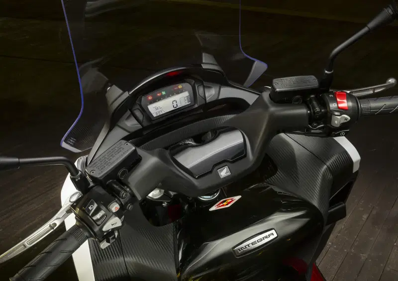 Honda Integra Integra 750 DCT ABS (2014 - 15) (14)