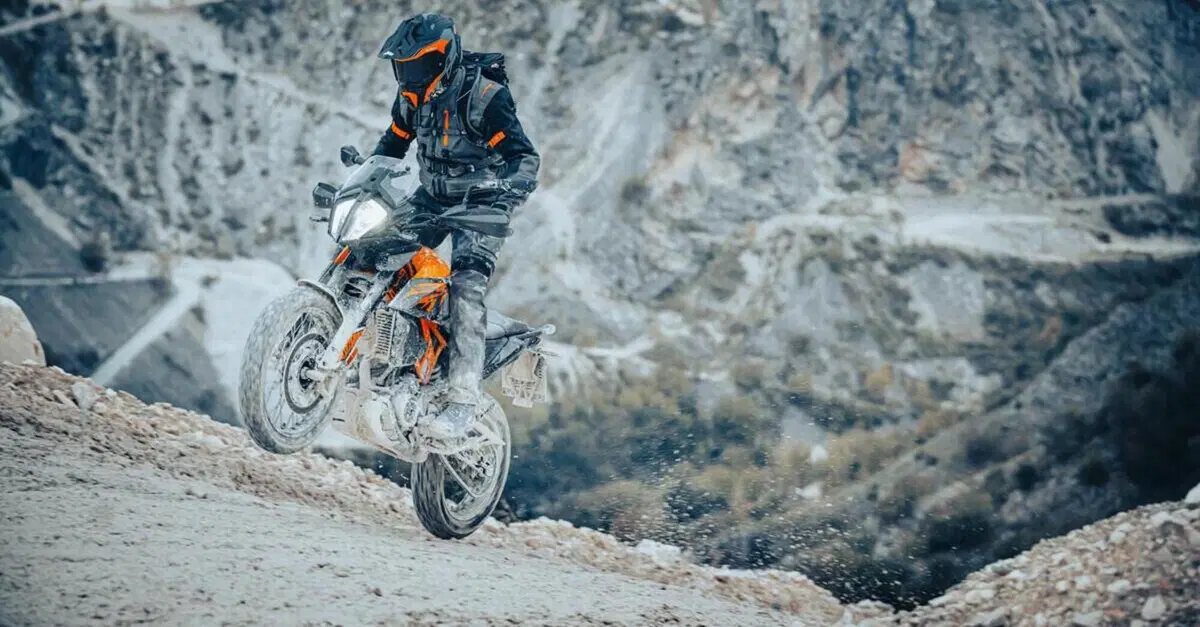 Arriva la versione 2023 della KTM Adventure 390: ecco come cambia [GALLERY]