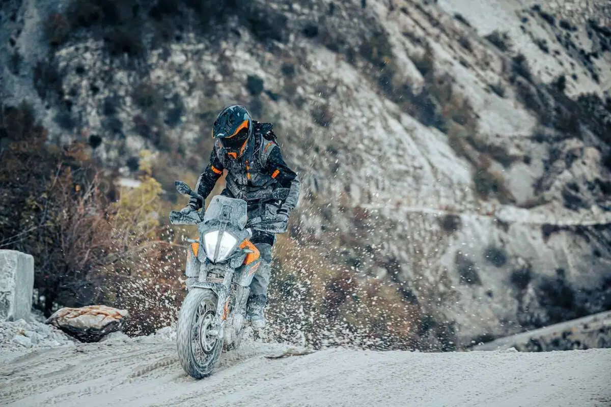 Arriva la versione 2023 della KTM Adventure 390: ecco come cambia