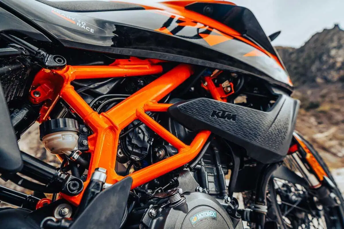 Arriva la versione 2023 della KTM Adventure 390: ecco come cambia (3)