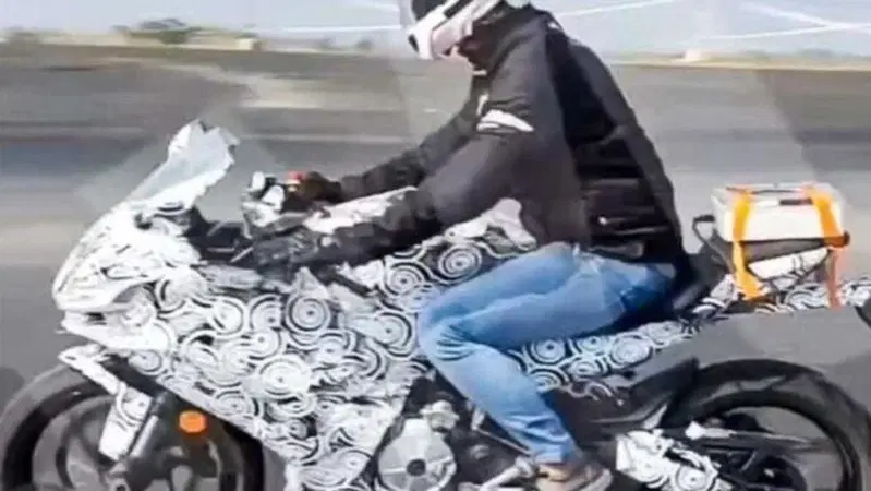 C'&egrave; una piccola sportiva nel futuro di Aprilia? [FOTO SPIA]