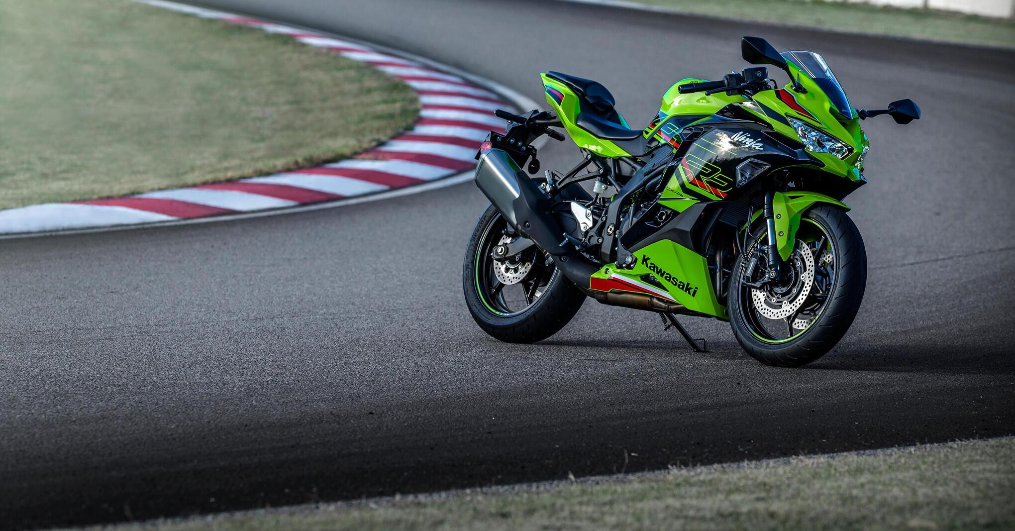 kawasaki-zx-4r-la-piccola-ninja-sportiva-a-quattro-cilindri