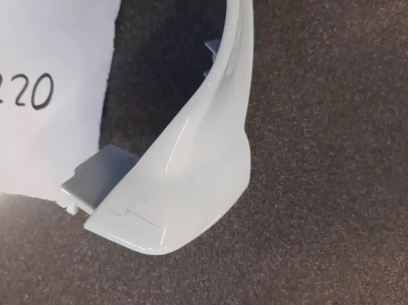 Terminale pedana/spoiler sx per Vespa GTS300 my 22 (2)