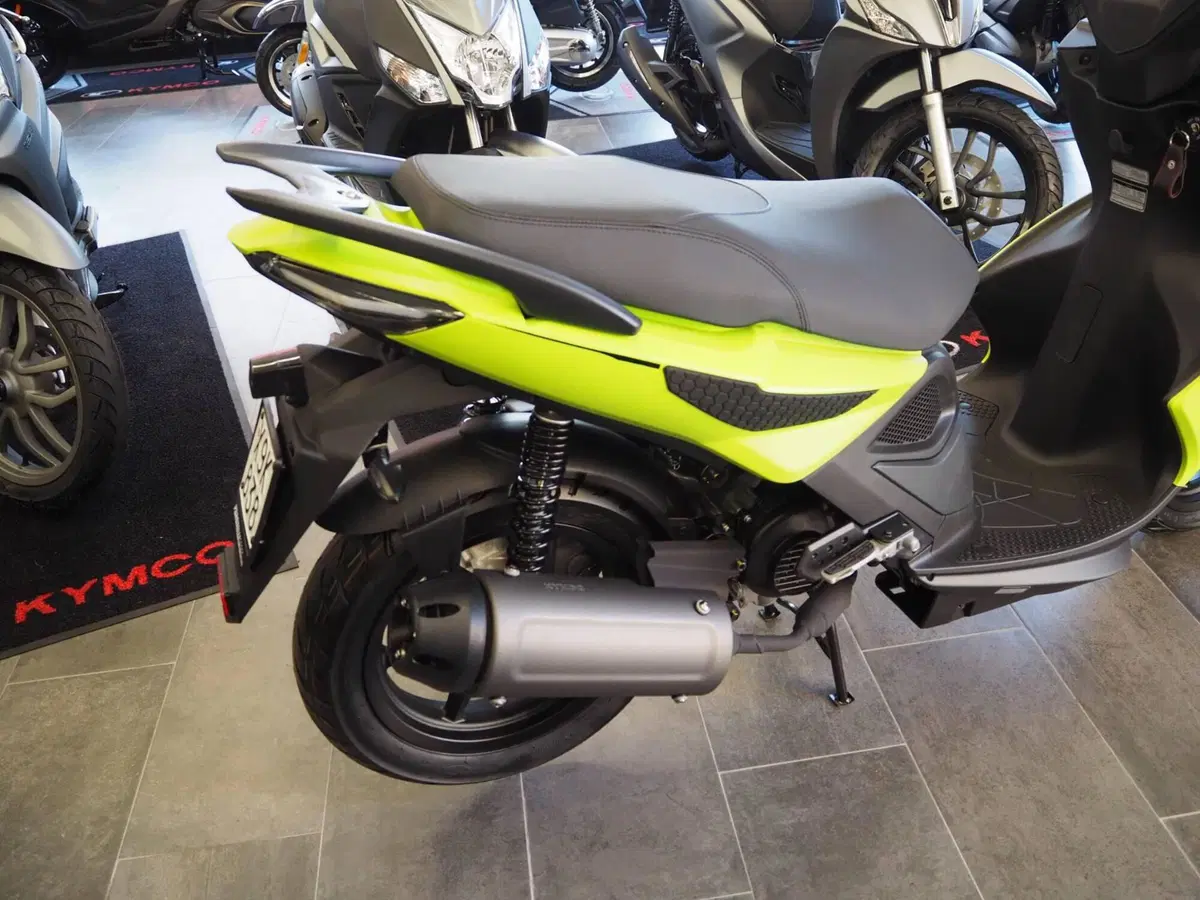 Kymco Super 8 50 R (2022 - 26) (4)