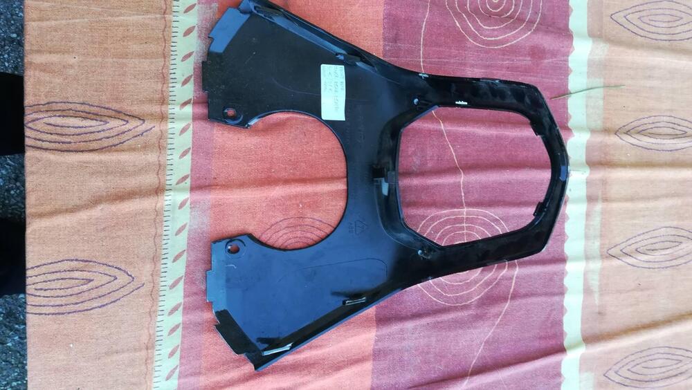 Front rear cover centre Kymco Downtown 125 2015-20 (2)