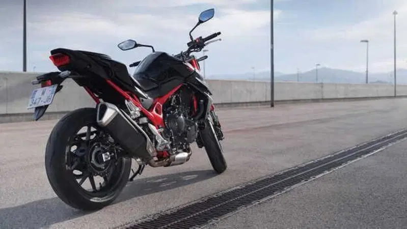 Honda CB 750 Hornet (2023 - 24) (5)