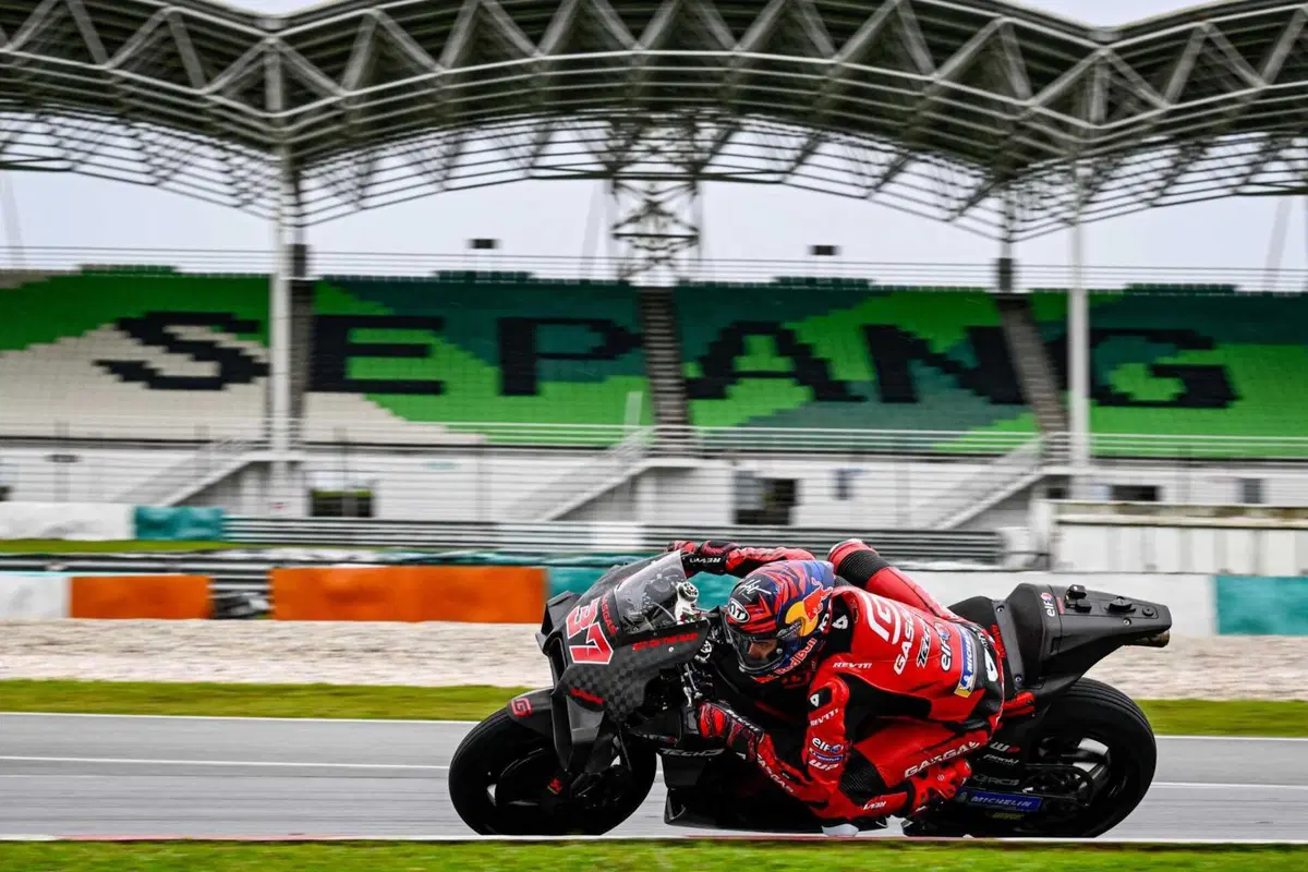 MotoGP 2023. Primo giorno dei test di Sepang: Yamaha prima con Cal Crutchlow! [GALLERY] (12)