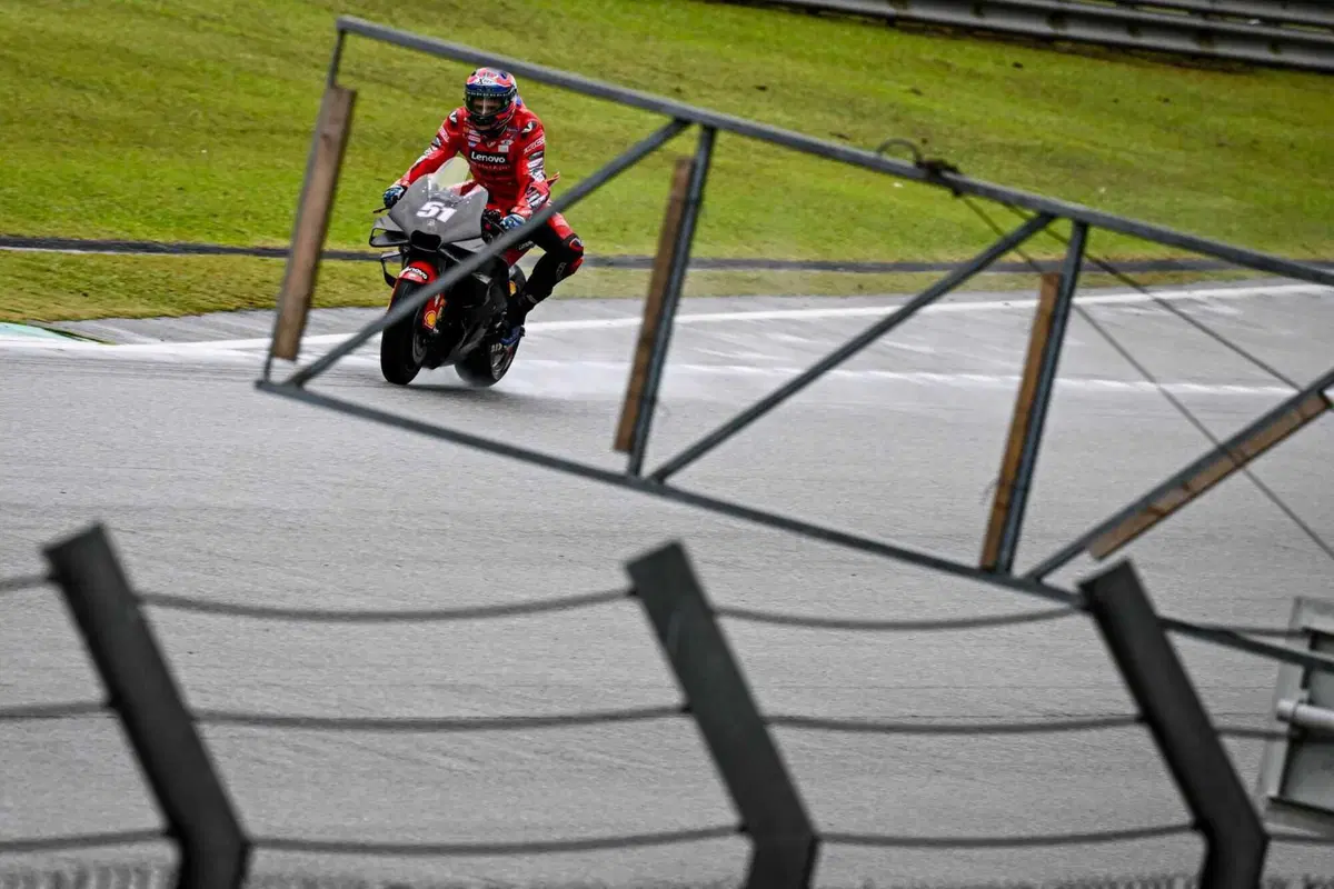 MotoGP 2023. Primo giorno dei test di Sepang: Yamaha prima con Cal Crutchlow! [GALLERY] (17)