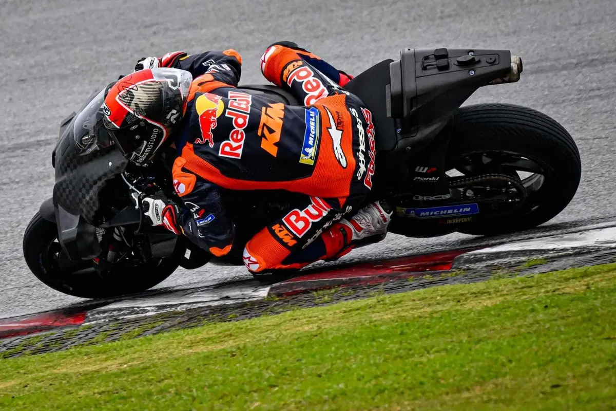 MotoGP 2023. Primo giorno dei test di Sepang: Yamaha prima con Cal Crutchlow! [GALLERY] (26)