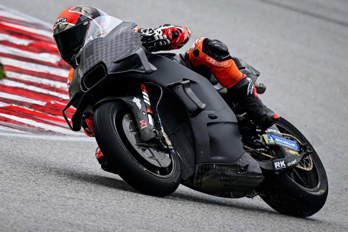 MotoGP 2023. Primo giorno dei test di Sepang: Yamaha prima con Cal Crutchlow! [GALLERY] (25)
