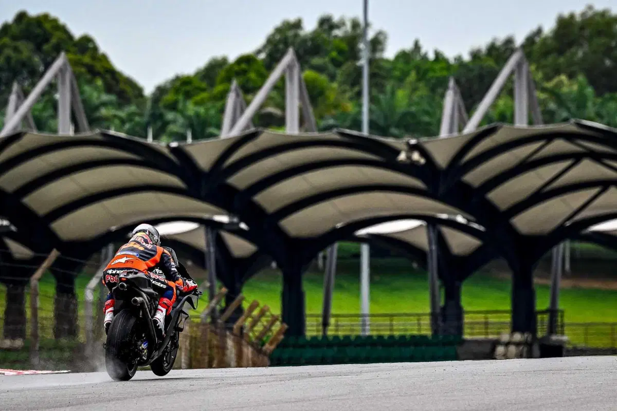 MotoGP 2023. Primo giorno dei test di Sepang: Yamaha prima con Cal Crutchlow! [GALLERY] (28)