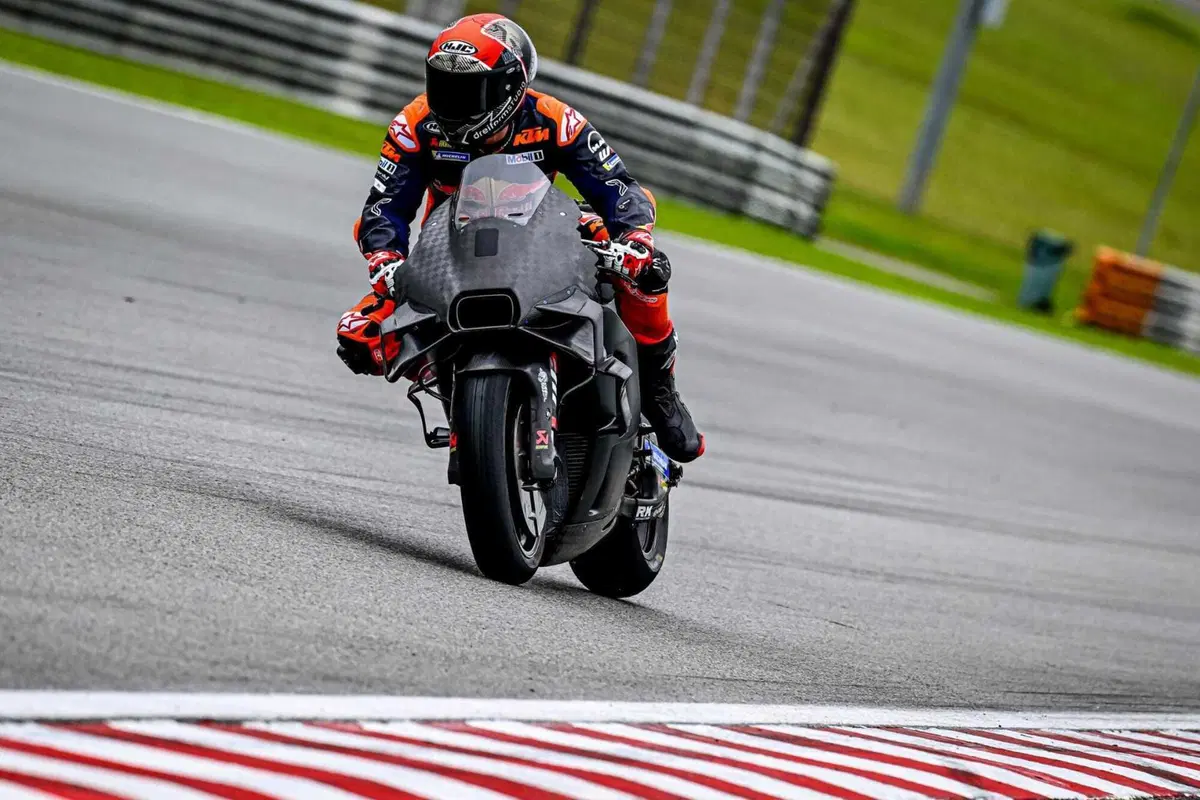 MotoGP 2023. Primo giorno dei test di Sepang: Yamaha prima con Cal Crutchlow! [GALLERY] (27)