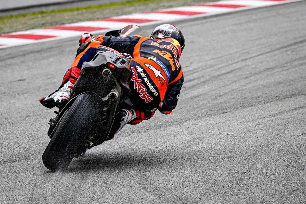 MotoGP 2023. Primo giorno dei test di Sepang: Yamaha prima con Cal Crutchlow! [GALLERY] (29)