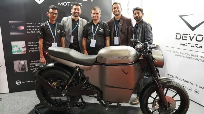 In India si pensa all'elettrico: vi presentiamo la moto della start up Devot