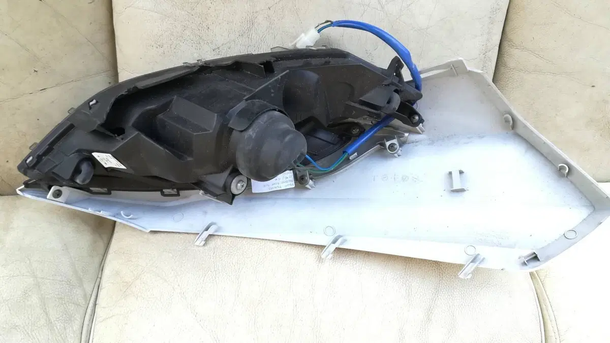 Faro fanale anteriore destro Kymco Downtown 125 / (3)