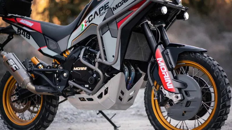La Morini X-CAPE ADV-R in gara alla Bassella Race con Oriol Mena