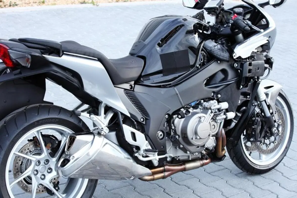 Honda VFR 1200 F VFR 1200 F DCT ABS (2010 - 16) (17)