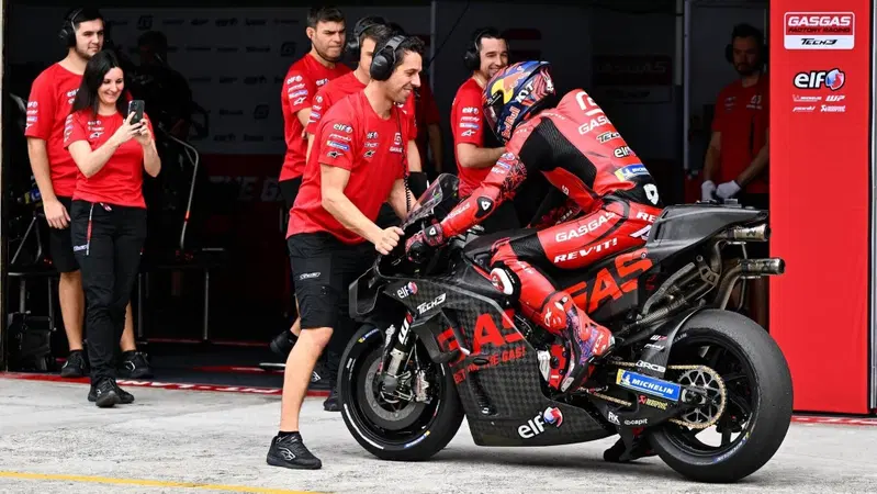 MotoGP 2023. Augusto Fern&aacute;ndez impressionato dalla MotoGP: "Immensa potenza in frenata!"