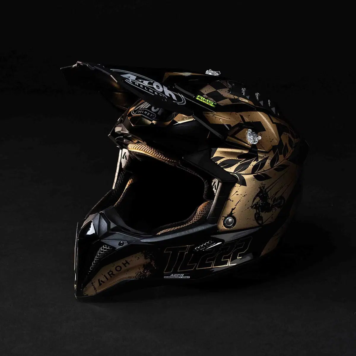 AIROH Aviator 3 Legend, l'edizione speciale ispirata alla carriera di Tony Cairoli (2)