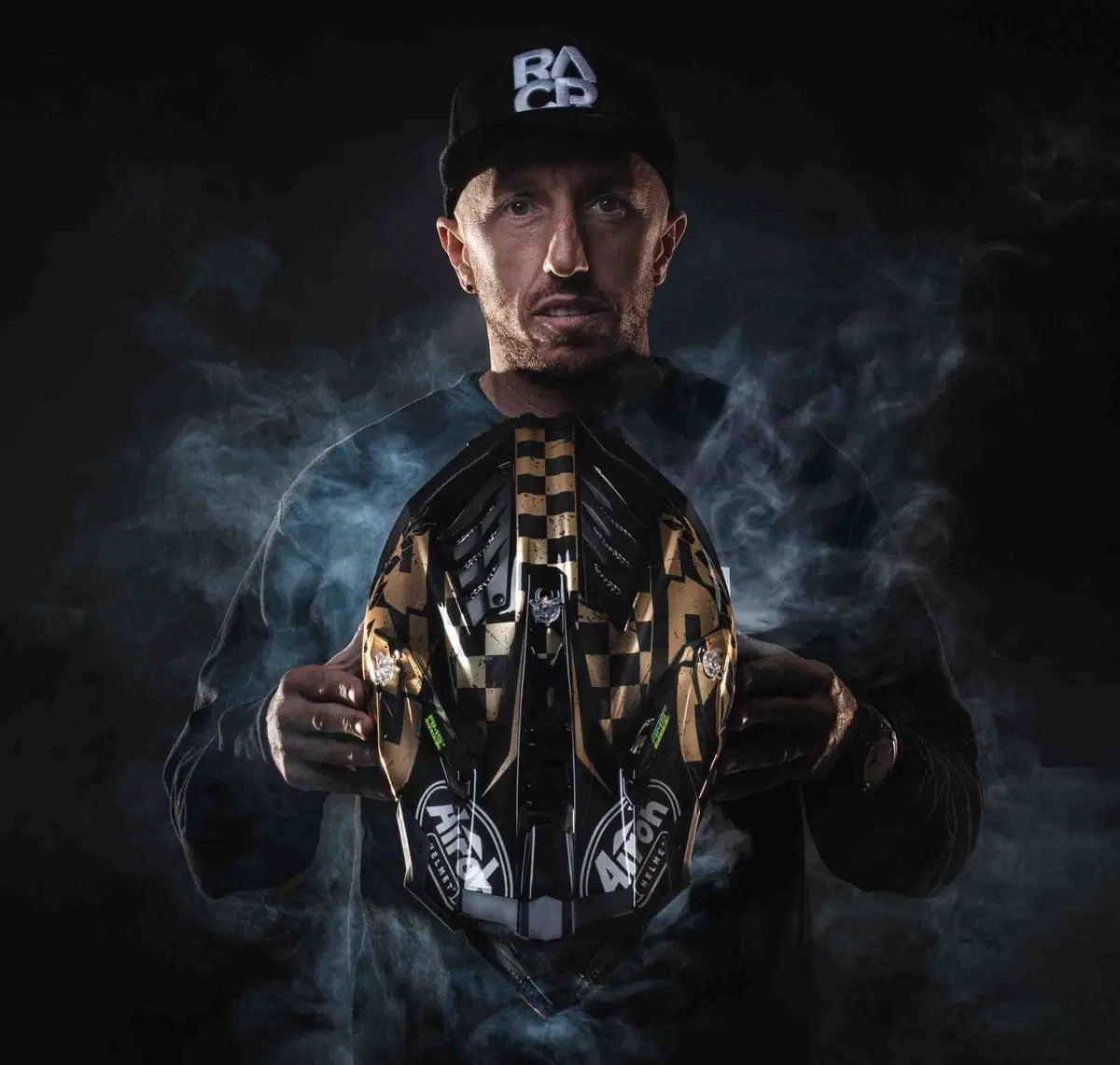 AIROH Aviator 3 Legend, l'edizione speciale ispirata alla carriera di Tony Cairoli (4)
